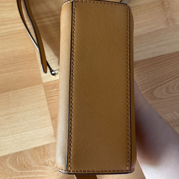 Small Michael Kors Handbag - Picture 7 of 14